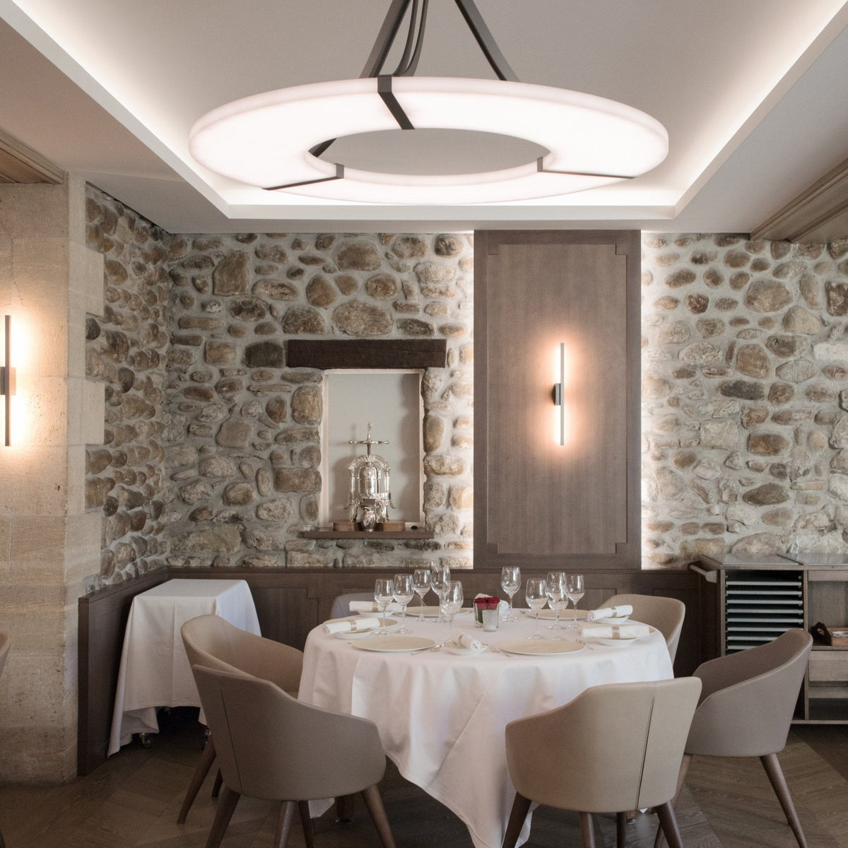 Alabaster Halo Pendant Light – Black & White LED Chandelier