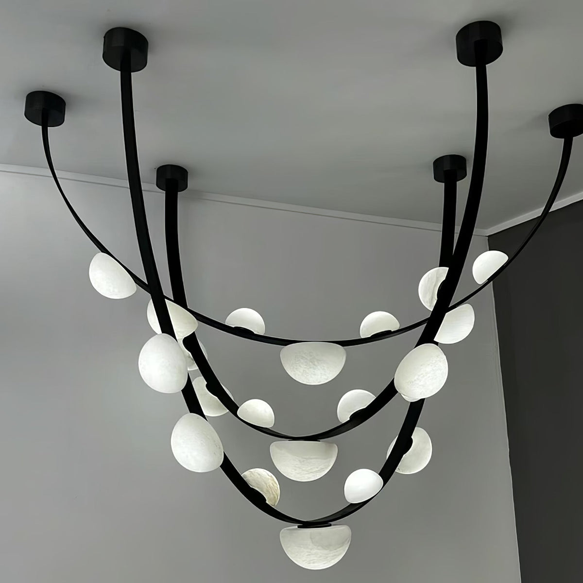 Dew Drops Alabaster LED Chandelier – Black White Warm Light